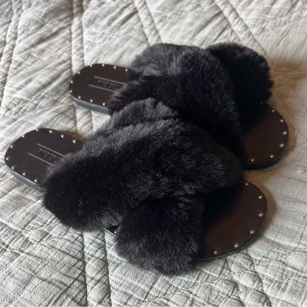 NWOT black fuzzy plush teddy cross crossover over sandals slippers flip flops 8